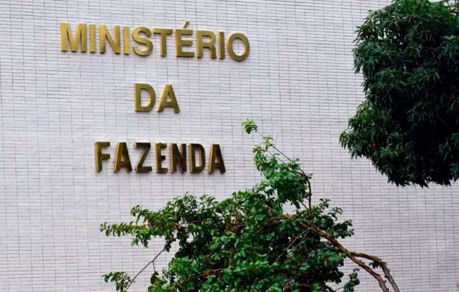 Fazenda eleva inflação para 2025 e revisa PIB para cima