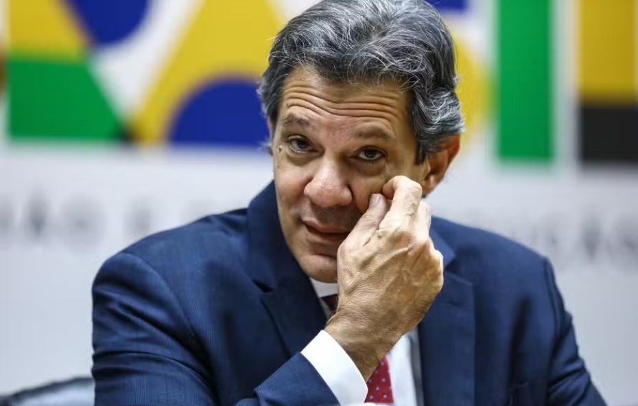 Governo recua no IOF e avalia ajuste no orçamento